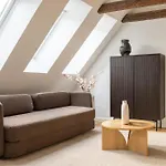 Light-filled 5br Near Tivoli & Stroget For 12 Lägenhet Köpenhamn