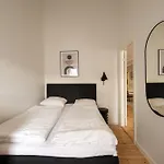 Apartman Light-filled 5br Near Tivoli & Stroget For 12 *