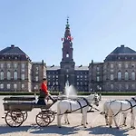 Lägenhet Light-filled 5br Near Tivoli & Stroget For 12 *