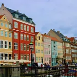 Light-filled 5br Near Tivoli & Stroget For 12 * Köpenhamn
