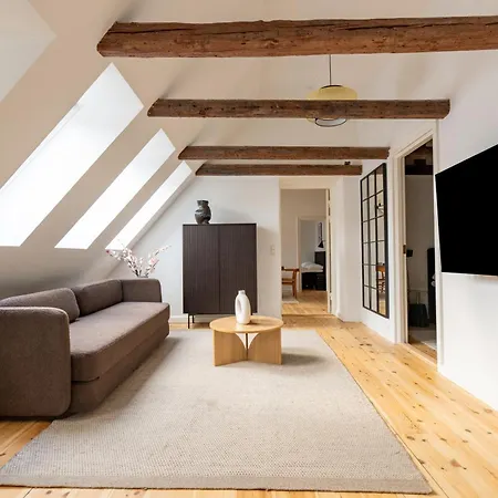 Light-filled 5br Near Tivoli & Stroget For 12