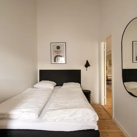 Apartment Light-filled 5br Near Tivoli & Stroget For 12 *