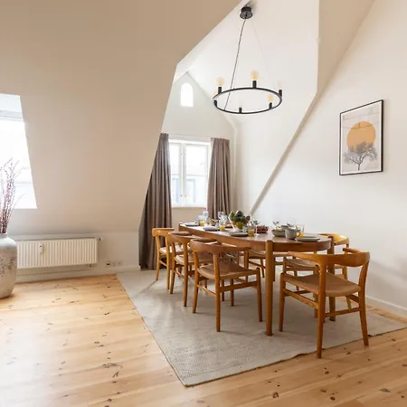 Light-filled 5br Near Tivoli & Stroget For 12 Apartment Kopenhagen