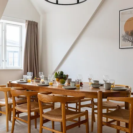 Light-filled 5br Near Tivoli & Stroget For 12 Apartment Kopenhagen