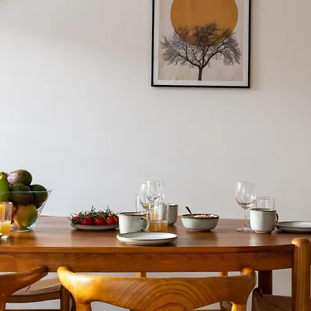 Light-filled 5br Near Tivoli & Stroget For 12