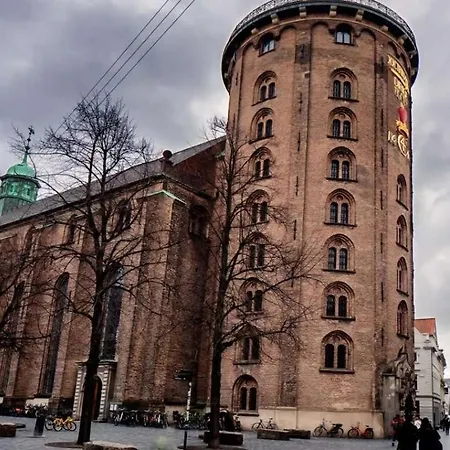Light-filled 5br Near Tivoli & Stroget For 12 Kopenhagen
