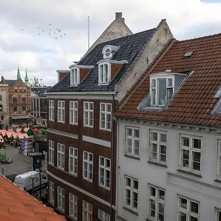 Light-filled 5br Near Tivoli & Stroget For 12 Apartment Kopenhagen