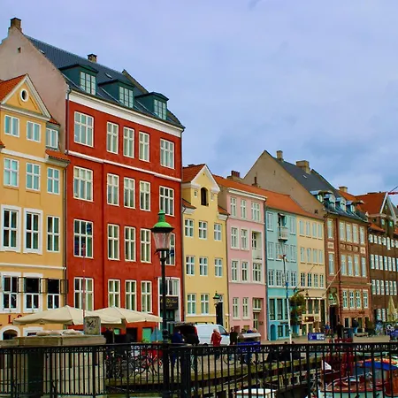 Light-filled 5br Near Tivoli & Stroget For 12 * Kopenhagen