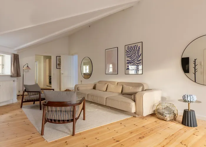 Light-filled 5br Near Tivoli & Stroget For 12 Köpenhamn