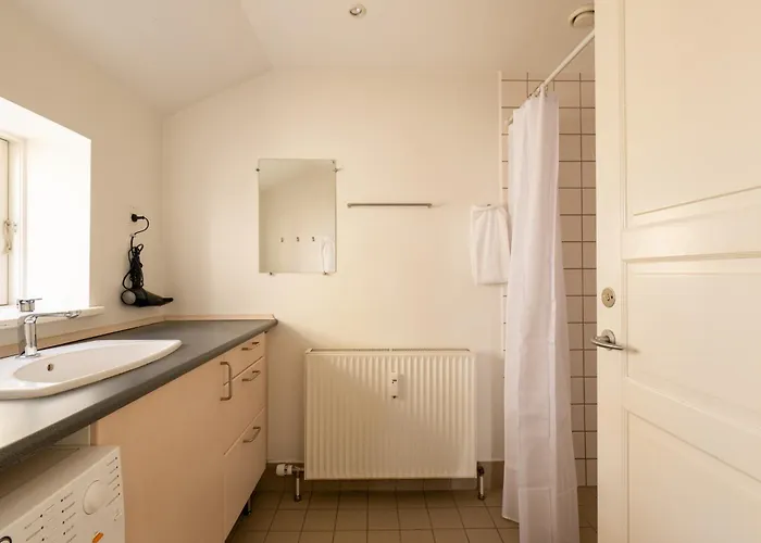 Light-filled 5br Near Tivoli & Stroget For 12 *