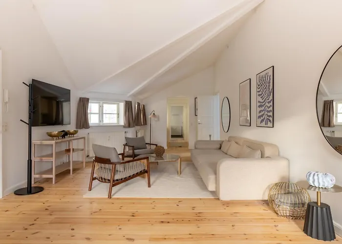 Lägenhet Light-filled 5br Near Tivoli & Stroget For 12 Köpenhamn