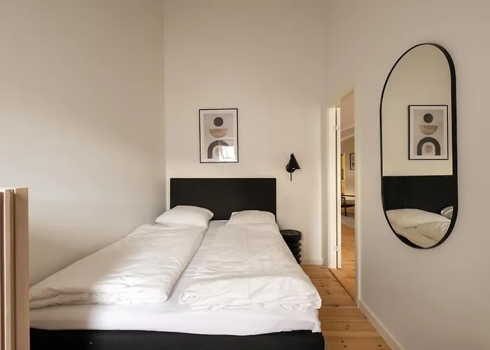 Appartamento Light-filled 5br Near Tivoli & Stroget For 12 *