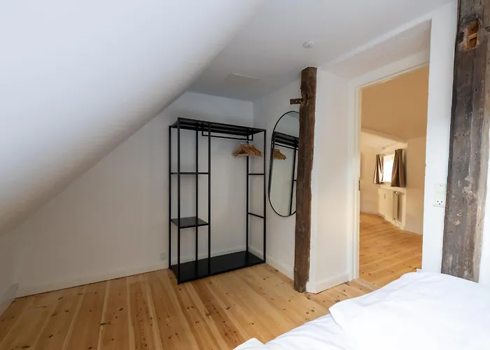 Light-filled 5br Near Tivoli & Stroget For 12 Lägenhet Köpenhamn