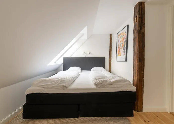 Light-filled 5br Near Tivoli & Stroget For 12 Lägenhet Köpenhamn