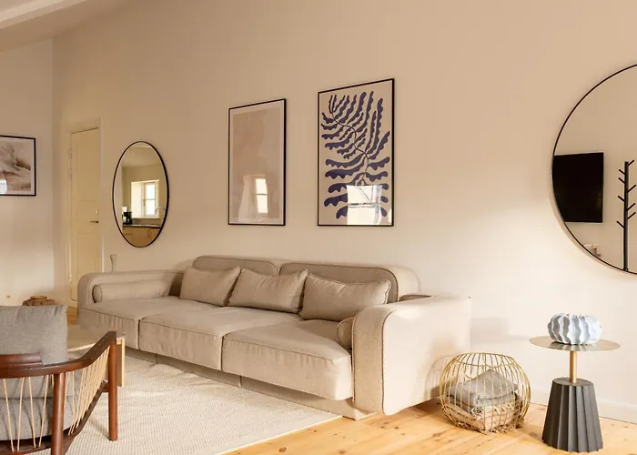 Light-filled 5br Near Tivoli & Stroget For 12 *