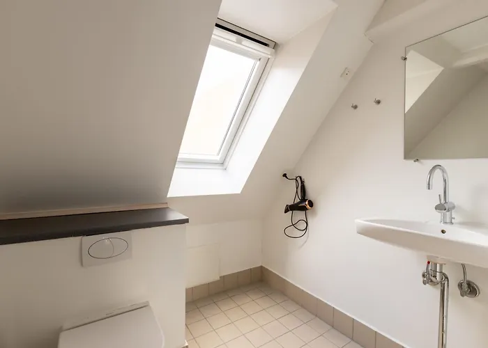 Light-filled 5br Near Tivoli & Stroget For 12 Lägenhet Köpenhamn