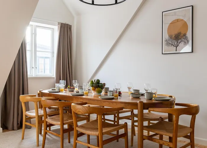 Light-filled 5br Near Tivoli & Stroget For 12 Lägenhet Köpenhamn