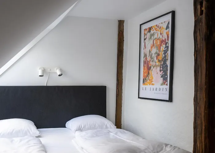 Light-filled 5br Near Tivoli & Stroget For 12 * Köpenhamn