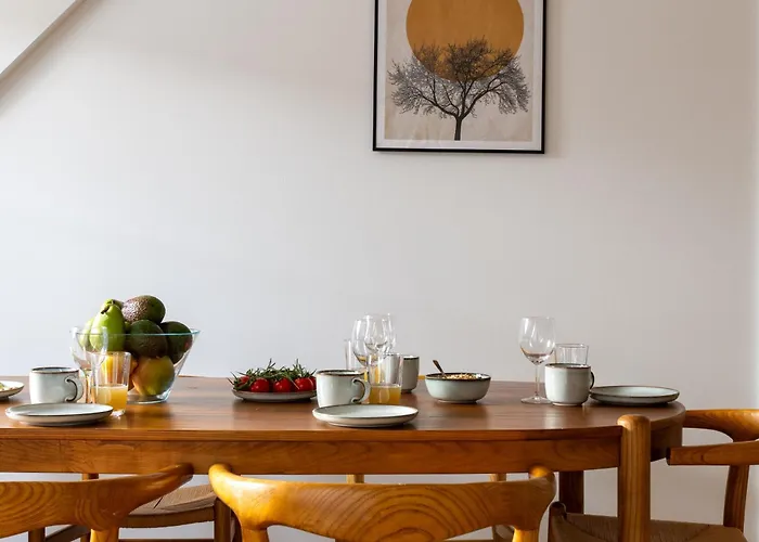 Light-filled 5br Near Tivoli & Stroget For 12