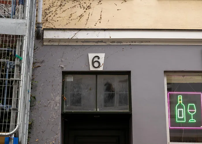 Light-filled 5br Near Tivoli & Stroget For 12 * Köpenhamn