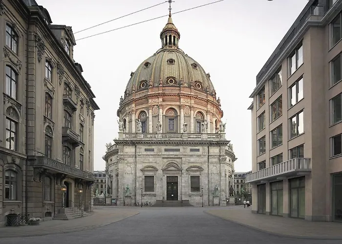 Light-filled 5br Near Tivoli & Stroget For 12