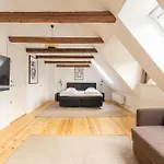 Light-filled 5br Near Tivoli & Stroget For 12 Lägenhet *