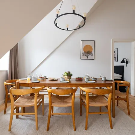 Light-filled 5br Near Tivoli & Stroget For 12 Κοπεγχάγη